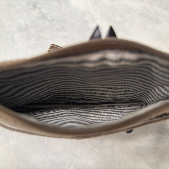 Canvas Bicycle Print Wristlet - Picture 4 of 6